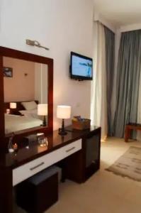 Elaria Hurgada - 108