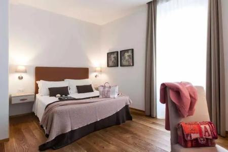 Giuturna Boutique - 30
