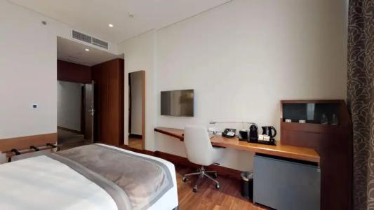 The Avenue - 43