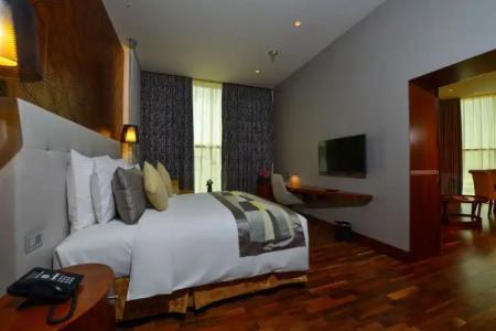 The Avenue - 36