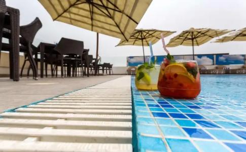 The Avenue - 12