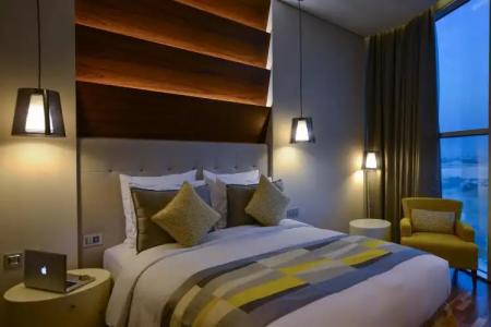 The Avenue - 16