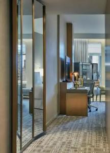 Four Seasons New York Downtown - 17