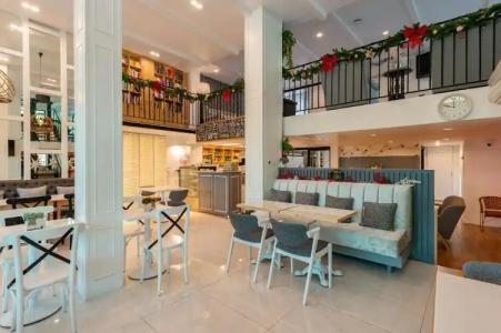 White Ivory Bed And Breakfast - 15