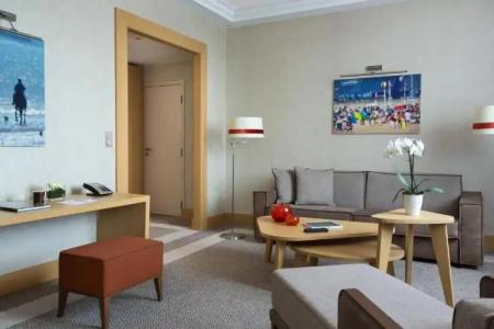 Hôtel Barrière L'Hôtel du Golf - 98