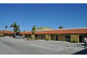 Rocky Inn, Long Beach