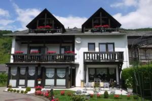 Haus Reitz, Ernst