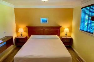 Brookside Motel, Golden