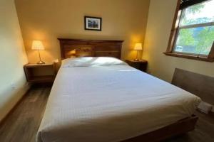 Brookside Motel, Golden
