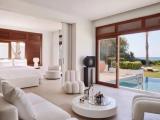 Classic Sextuple Residence with Garden seafront