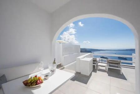 Aqua Luxury Suites Santorini - 80