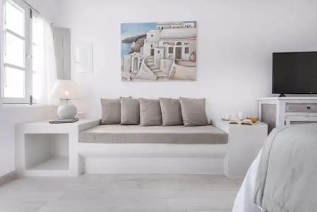 Aqua Luxury Suites Santorini - 56