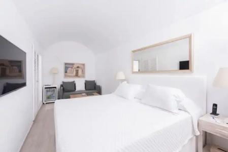 Aqua Luxury Suites Santorini - 63