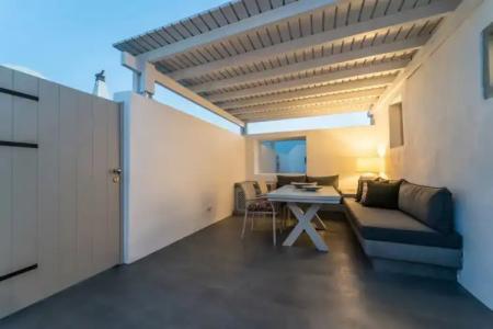 Aqua Luxury Suites Santorini - 15