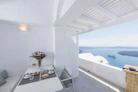 Aqua Luxury Suites Santorini - 82