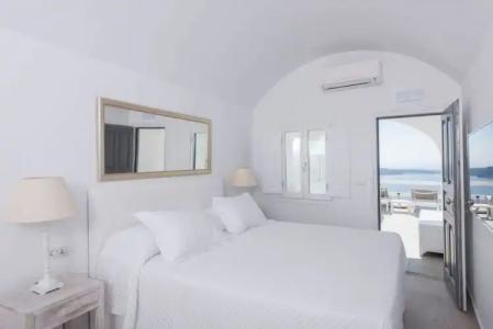 Aqua Luxury Suites Santorini - 66