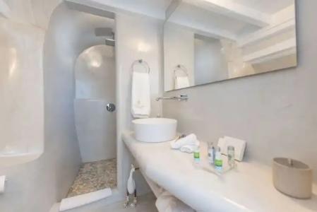 Aqua Luxury Suites Santorini - 78