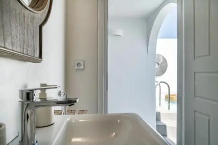 Aqua Luxury Suites Santorini - 2