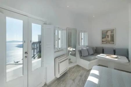 Aqua Luxury Suites Santorini - 49