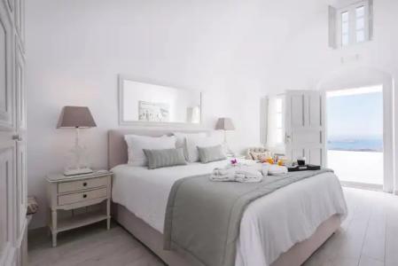 Aqua Luxury Suites Santorini - 52