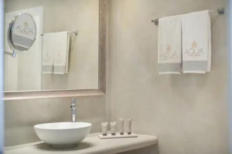 Aqua Luxury Suites Santorini - 225