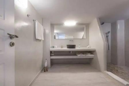 Aqua Luxury Suites Santorini - 77