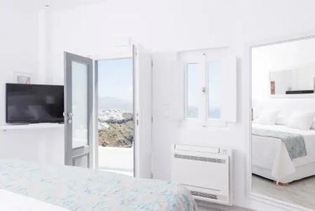 Aqua Luxury Suites Santorini - 50