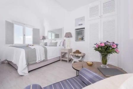 Aqua Luxury Suites Santorini - 42