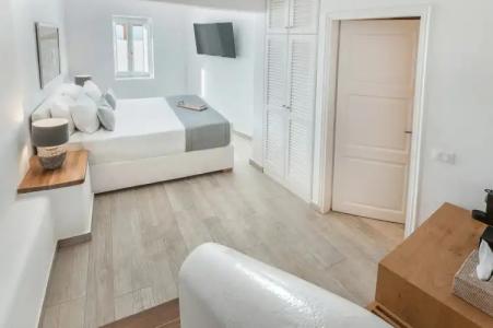 Aqua Luxury Suites Santorini - 111