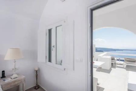 Aqua Luxury Suites Santorini - 67