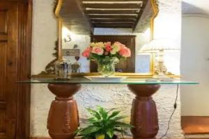 Mommio Castello - Hotels