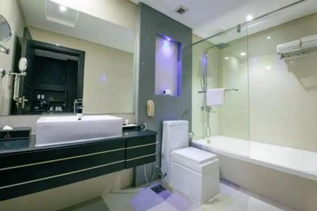 Arman Juffair Mall - 106