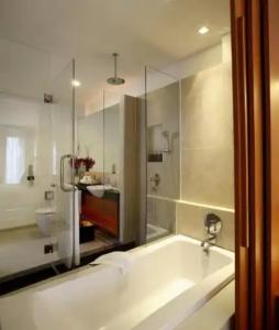 La Flora Resort Patong - SHA Extra Plus - 35