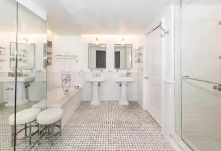 Mr C Beverly Hills - 74