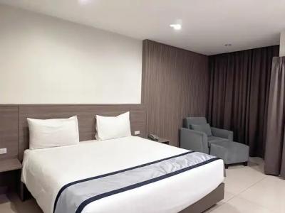 Crystal Suites Suvarnbhumi Airport - 1