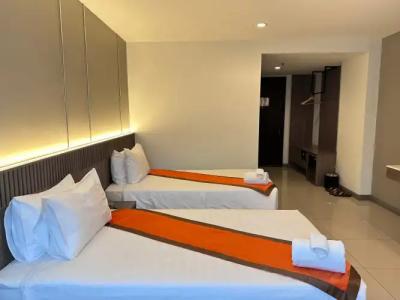 Crystal Suites Suvarnbhumi Airport - 4