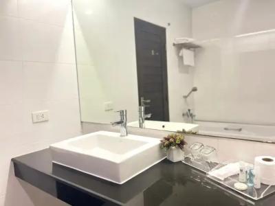 Crystal Suites Suvarnbhumi Airport - 8