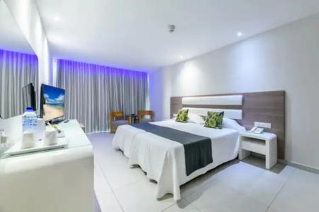 Tasia Maris Sands (Adults Only) - 4