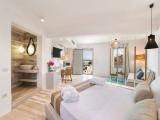 Deluxe Single Suite