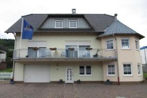 Weingut u. Gästehaus Menten Mini-hotel, Briedel