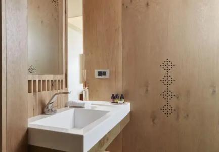 Domus Renier Boutique - Historics Worldwide - 9