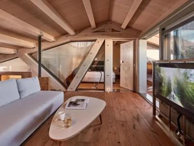 Domus Renier Boutique - Historics Worldwide - 3