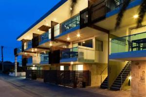 The Dolphin Apartments, Apollo Bay