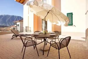 Regina Grande Terrace, Lenno