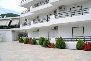 Kamares Apartments EE, Poros