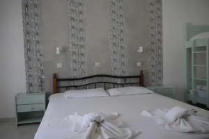 Crystal Apartments, Stafylos