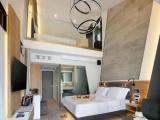 Executive Quadruple Suite with pool view