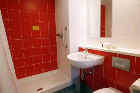 Travelodge Madrid Alcalá - 73