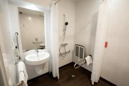 Travelodge Madrid Alcalá - 9