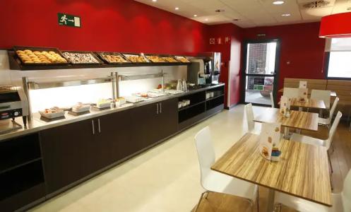 Travelodge Madrid Alcalá - 11